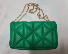 H&M(エイチアンドエム) グリーン キルティング チェーン ミニバック