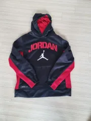 ジョーダン THERMA-FIT ブラック/レッド フーディー