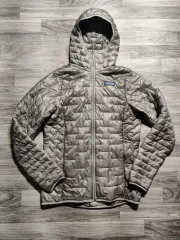 パタゴニア マイクロ・パフ・フーディ ポジ・グレー