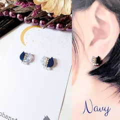 煌めく バイカラー 猫 ミニ ピアス イヤリング ネイビー