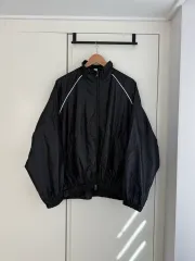 状態良し 黒色 ウィンドブレーカー