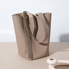 レザーショルダーバッグ 大容量 トートバッグ 通勤 レディース 高級感 軽量 デザイン