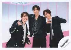【中古】生写真(STARTO) Snow Man/深澤辰哉・阿部亮平・目黒蓮/横型・膝上/シングル「LOVE TRIGGER / We’ll go together」MV＆ジャケ写オフショット/公式生写真