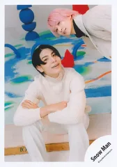 【中古】生写真(STARTO) Snow Man/ラウール・佐久間大介/膝上/シングル「LOVE TRIGGER / We’ll go together」MV＆ジャケ写オフショット/公式生写真