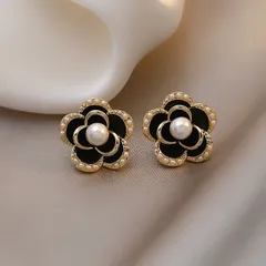 ブラック 薔薇 フラワー 黒 ラインストーン ホワイトパール ゴールドピアス 大ぶり存在感 両耳用 韓国アクセ 上品 エレガント 華やか 高級感 レディース