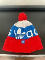 アディダス ビーニー ボンボンニット帽