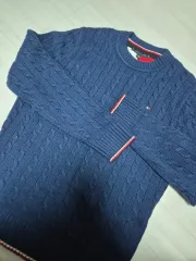 トミーヒルフィガー ネイビー ケーブル編み ニット