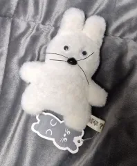 とぼけたうさぎのぬいぐるみキーホルダー