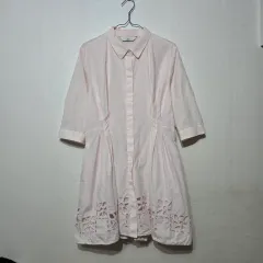 DEWL ライトピンク エンブロイダリー レイ ピンタック シャツ ONE PIECE m