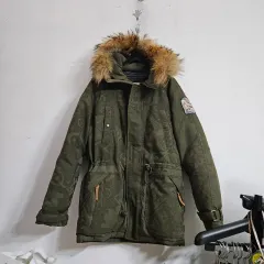 サースデー カーキ色 マウンテンパーカー アウター フードファー