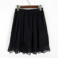 アースミュージック&エコロジー EARTH MUSIC & ECOLOGY スカート チュールスカート フレア 花モチーフ 刺繍 花柄 エンブロイダリー スカラップヘム ひざ丈 M 黒 ブラック