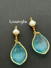 4128チェコビーズピアス パールピアス 花びら 樹脂ピアス 春