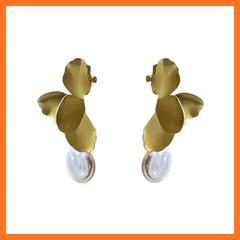 【新品】 ゴールド花びらパールイヤリング (イヤリング) 0