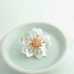 白蝶貝による一粒桜 ブローチ/ 帯留め シェルフラワー