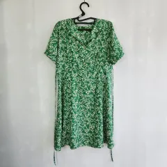 c20 エイトセカンズ フラワー パータン グリーン 半袖 ミニ ONE PIECE フリーサイズ