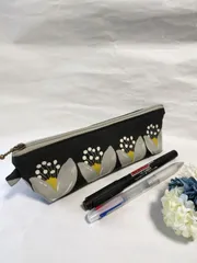 ハンドメイド　マチ付き　ペンケース　花　黒　B085