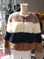 Max Mara ファーコート 本毛皮 黒 ベージュ ショート丈 AA684 - メルカリ