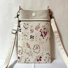 スマホポシェット  ジュエリーボックス いちご 生成り ショルダーストラップ付き