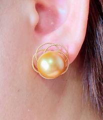 南洋白蝶真珠パールピアス 13mm ナチュラルゴールドカラー K18製 