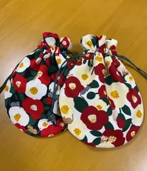 選べるカラー　まぁるい巾着ポーチ　椿とネコ