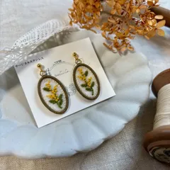 ミモザの刺繍ピアス/イヤリング