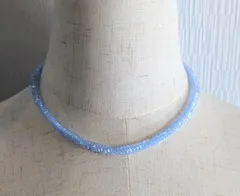 美しい　　モチーフ　ネックレス　チョーカー　キラキラ　輝く　薄いブルー　水色　ユーロより