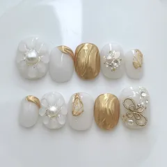 現品　no.18  ネイルチップ  振袖　成人式  卒業式　オフホワイト　ぷっくりフラワー　ミラー　うねうね