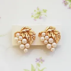 ヴィンテージ　Trifari　トリファリ　ゴールドトーン　フェイクパール　グレープ　ブドウ　イヤリング