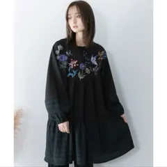 iS ScoLar 花蝶刺繍シャーリング生地ティアード風ワンピース