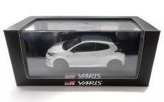非売品】GR YARIS ミニカー スーパーホワイトⅡ 1/30ダイキャスト