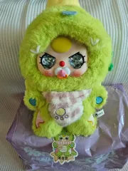 ベイビー・リー（LEE）のぬいぐるみ、恐竜400%ラメ、キラキラおめめ、おしゃぶりをくわえているアイ（아이）です。