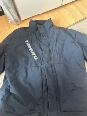 アンブロ ダウン アウター ブラック