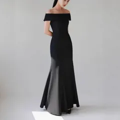 【新着 - 未使用】オフショルダーのウェディングドレス。旅行の写真撮影やバンケットにぴったり。妖精のような優美な白いトレーリングドレス。