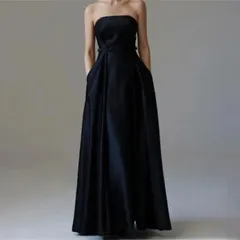 【新品・未使用】高感度なヘップバーンスタイルのブラックストラップレスドレス、バンケット/セレモニー/写真撮影用ウェディングドレス