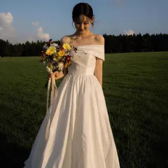 [新品・未使用] フレンチスタイル ストラップレス 高級 バンケットドレス。成人式に最適。ホワイト ストラップレス ウェディング 高級 バンケットドレス。