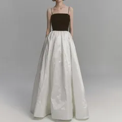 【新品・未使用】ハイネックのウェディングドレス。ツーピースのバックレスデザイン。旅行写真に最適。