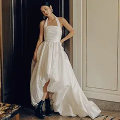 【新品・未使用】オフショルダーウェディングドレス。旅行撮影や宴会に最適。妖精のようなシルエット、森ガール風。ホワイトのタキシードドレス。