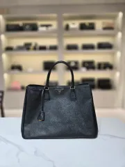 中古ブランドラックスオール PRADA プラダ サフィアーノ ラックス ゴールド金具 トートバッグ BN1844