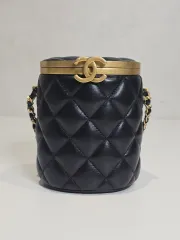 ラックスオール CHANEL キルティング コスメティックバッグ ラムスキン ブラック 付き クロスバック AS2640