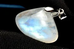 【１点物】AAA☆シルバー925 インド産 ブルームーンストーン　17x23mm　扇形 ペンダントトップ パワーストーン 天然石 _PC9026