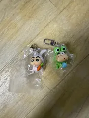 クレヨンしんちゃん うさぎ カエル フィギュア キーホルダー 2種セット（未開封新品）