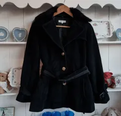 ブラック ファー付きKARA（カラ） ベルト付き コート