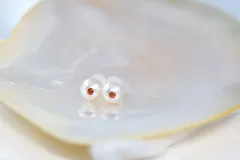 良質あこや真珠 サージカルステンレス スタッド 天然ルビー 入りピアス　6.5㎜～