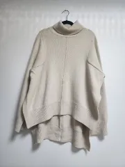アイボリ色 タートルネック ニット プルオーバー