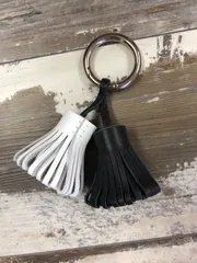 特価品　キーホルダー　タッセル　ブラック＆グレー　ブラック＆ホワイト