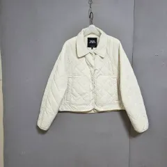 ZARA（ザラ） 軽い アイボリー キルティング アウター S n1207