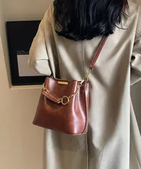 【４色】ショルダーバッグ チェーン付き レディース お洒落★バケットバッグ きれいめ  斜めがけ 