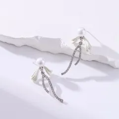 ピアス パール リボン 揺れる 上品 大人可愛い フェミニン