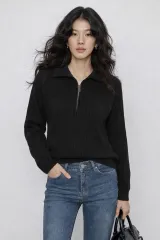 ブラックハーフネックジップアップニット