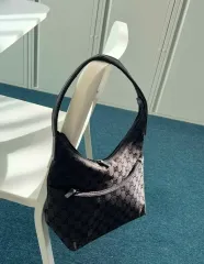 グッチ GG ジャガード ショルダーバッグ